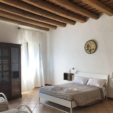 Ai Leoni Guest house 2*