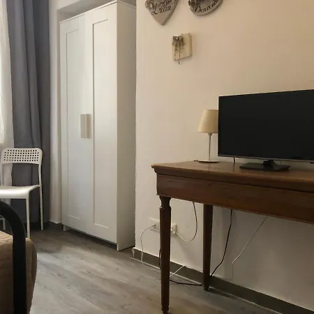 Ai Leoni Pensión 2*