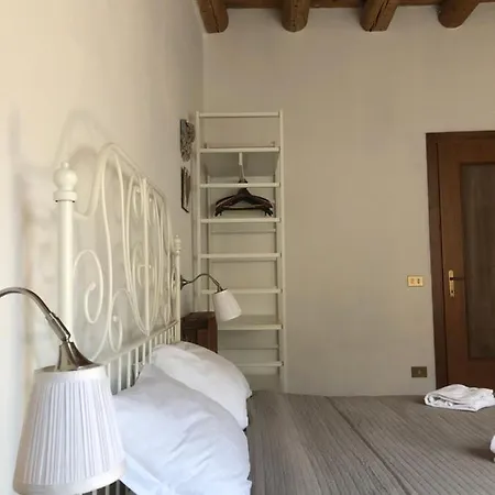 艾莱奥尼公寓 2*