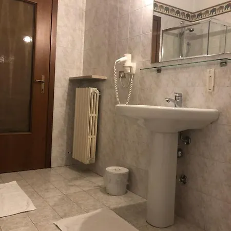 艾莱奥尼公寓 招待所 2*