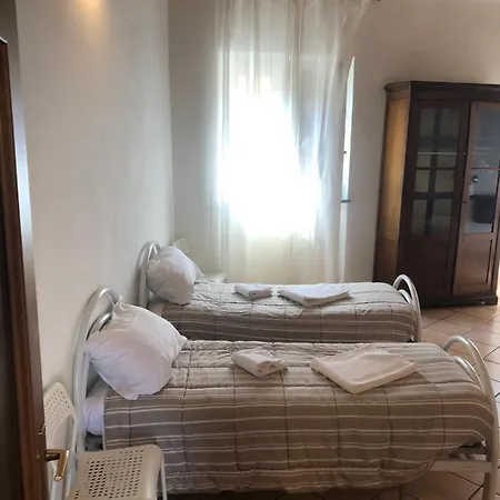 艾莱奥尼公寓 2*